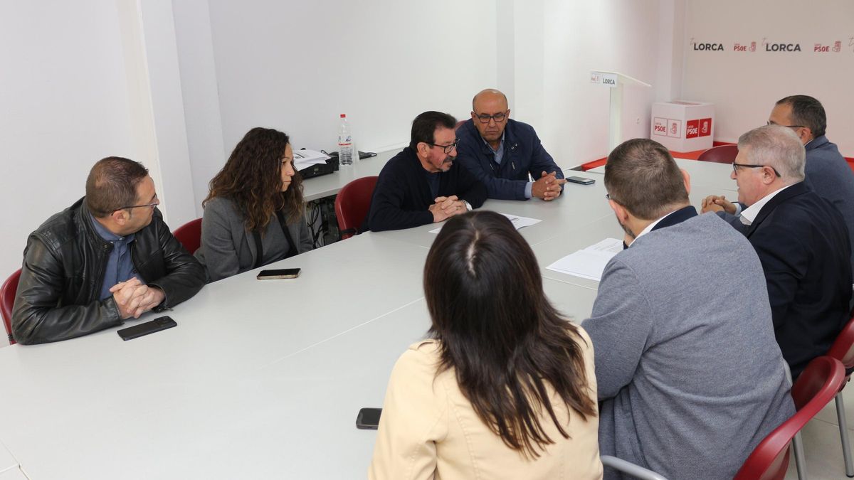 Reunión entre los vecinos de Tercia y los representantes socialistas.