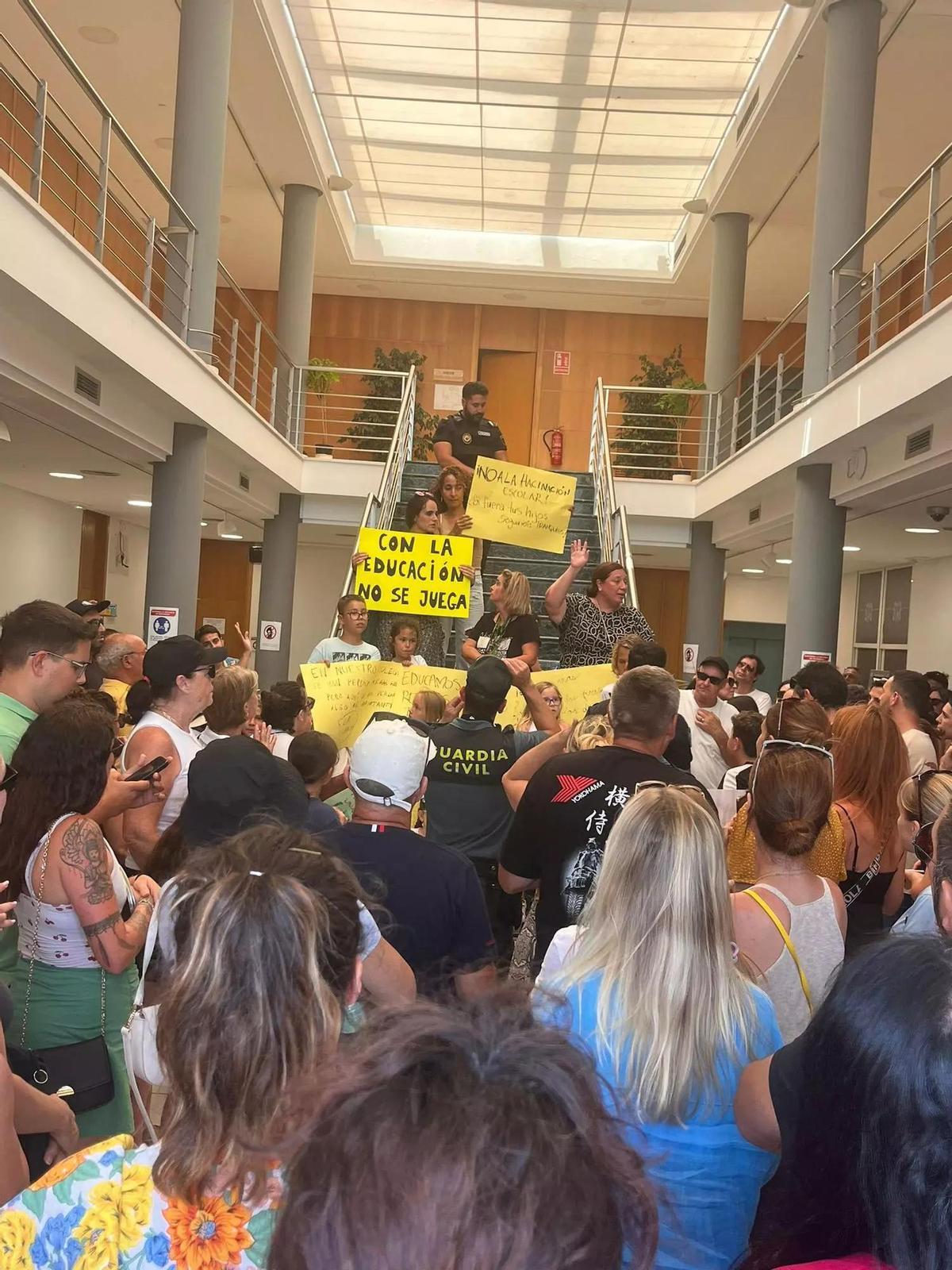 Las protestas se colaron en junio en la sede consistorial de la Costa