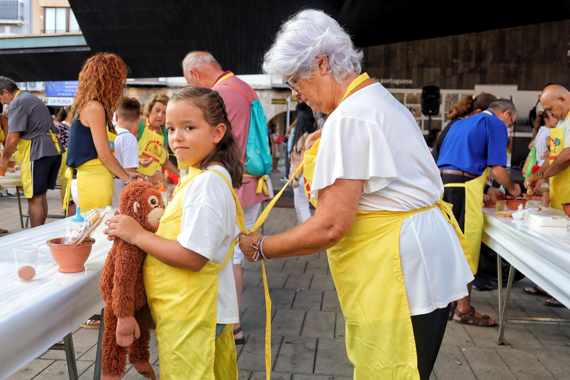 Encuentro para elaborar 'allioli' en las fiestas de Vila-real