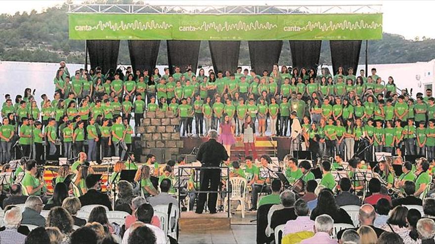 200 alumnos ofrecen el mejor colofón para ‘l’Escola Canta’