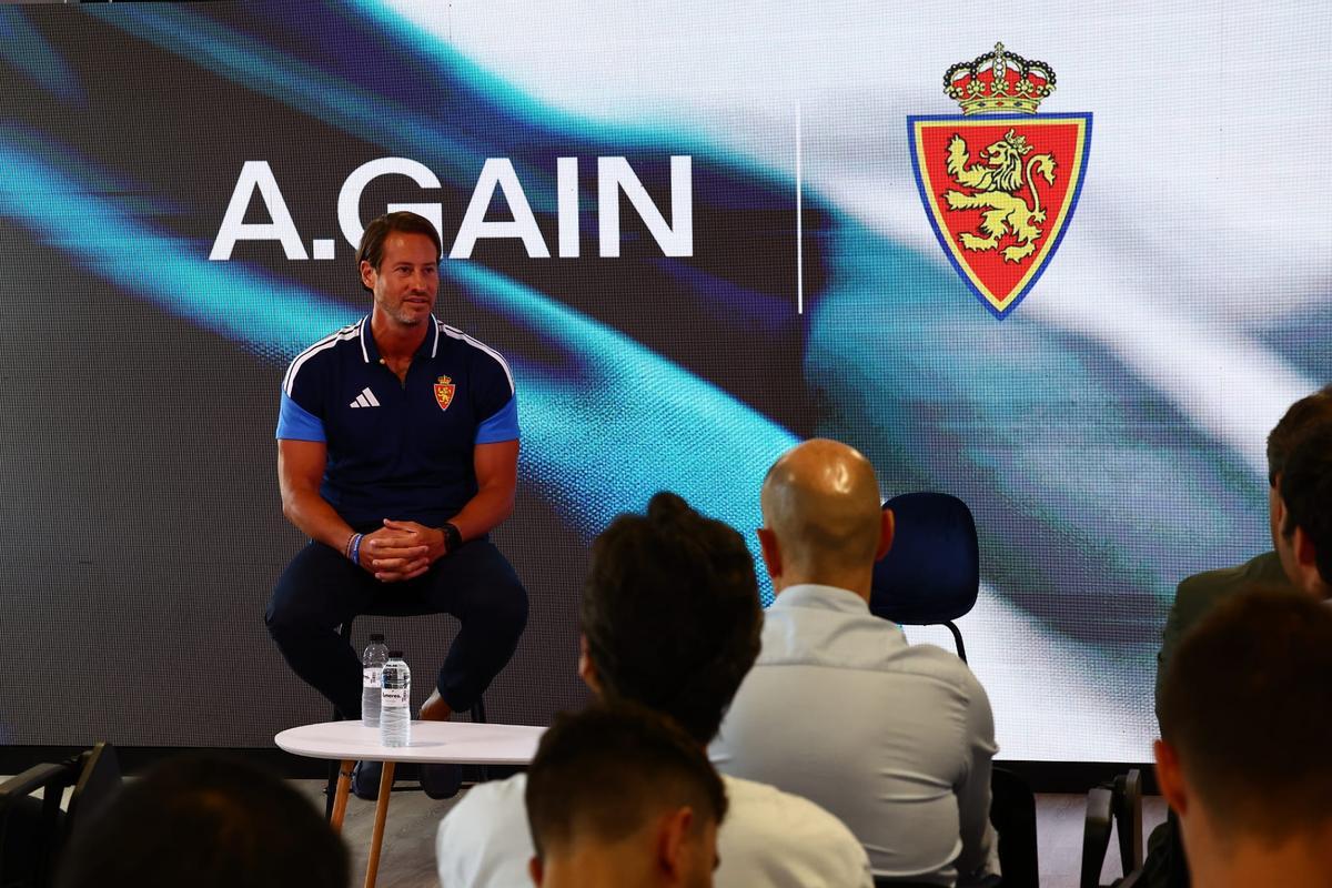 Bobby Aitkenhead, en un momento de la presentación.