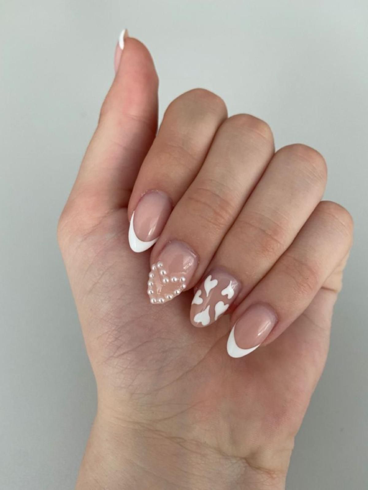 MANICURA FRANCESA DIBUJO CORAZÓN Y PERLAS