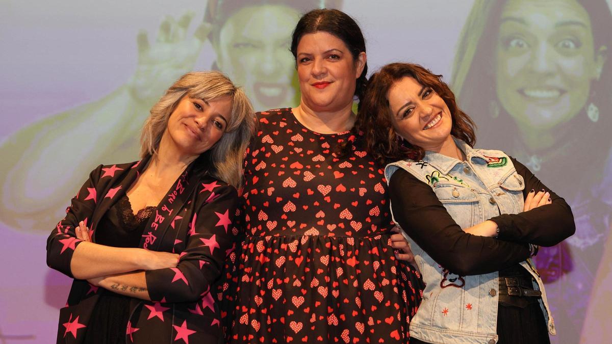 Coria Castillo cierra  el ciclo «Humor na súa tinta» de Redondela