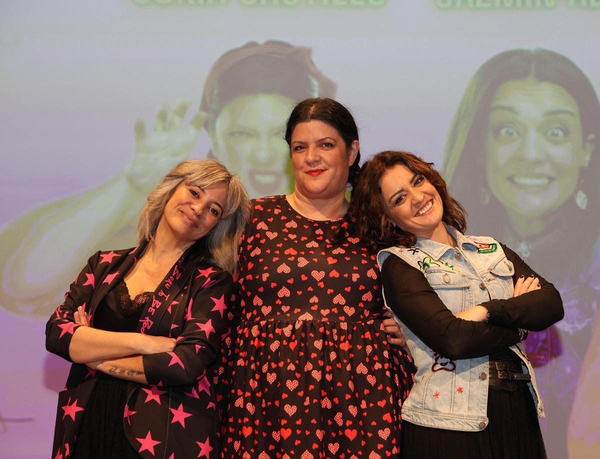 Coria Castillo, en el centro, junto a las actrices Arantxa Treus y Jazmiín Abuín.