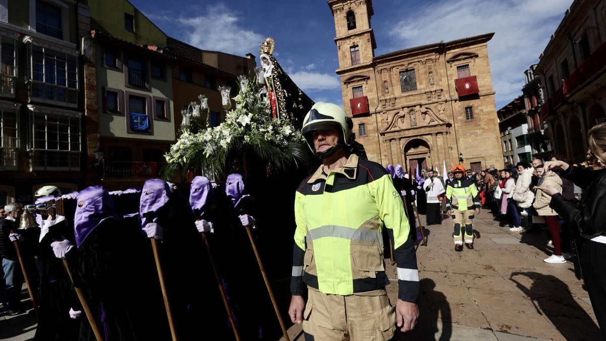 EN IMÁGENES: Procesión de La Soledad en Oviedo