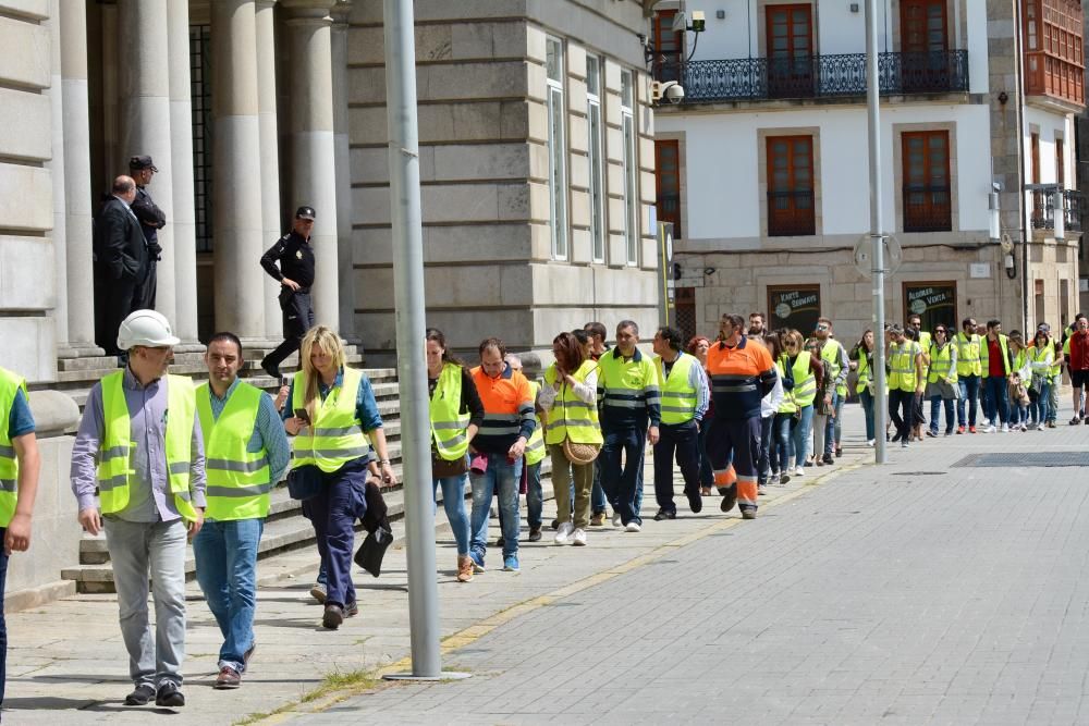 Prórroga de Ence | Cadena de chalecos amarillos y lazos verdes en Pontevedra por la continuidad de Ence