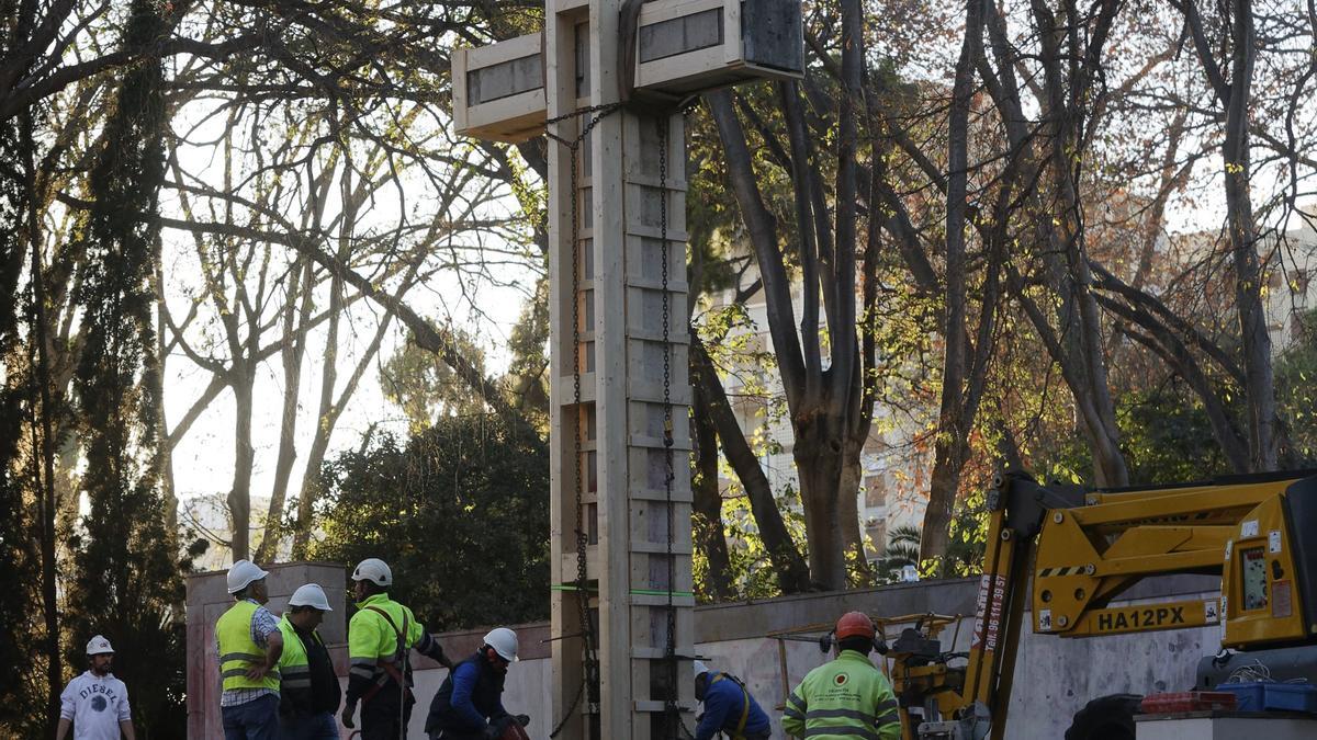 Momento de la retirada de la cruz, el 4 de enero de 2023.