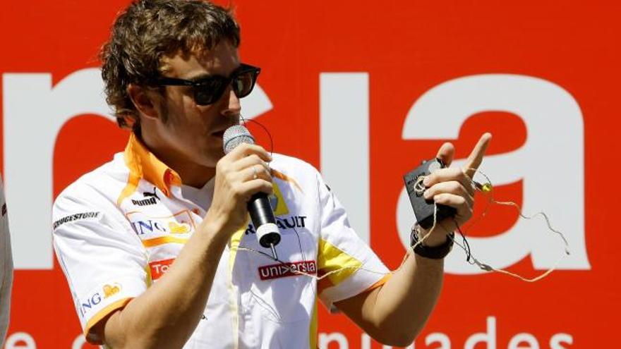El piloto español Fernando Alonso, durante un acto promocional del Banco Santander que ha tenido lugar en el Circuito de Cataluña.