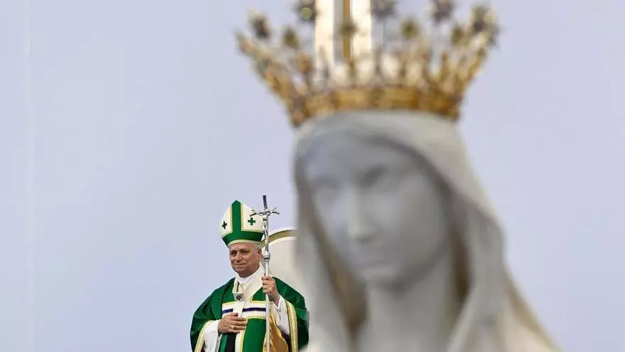 El Papa celebra una misa multitudinaria en el santuario de Lourdes