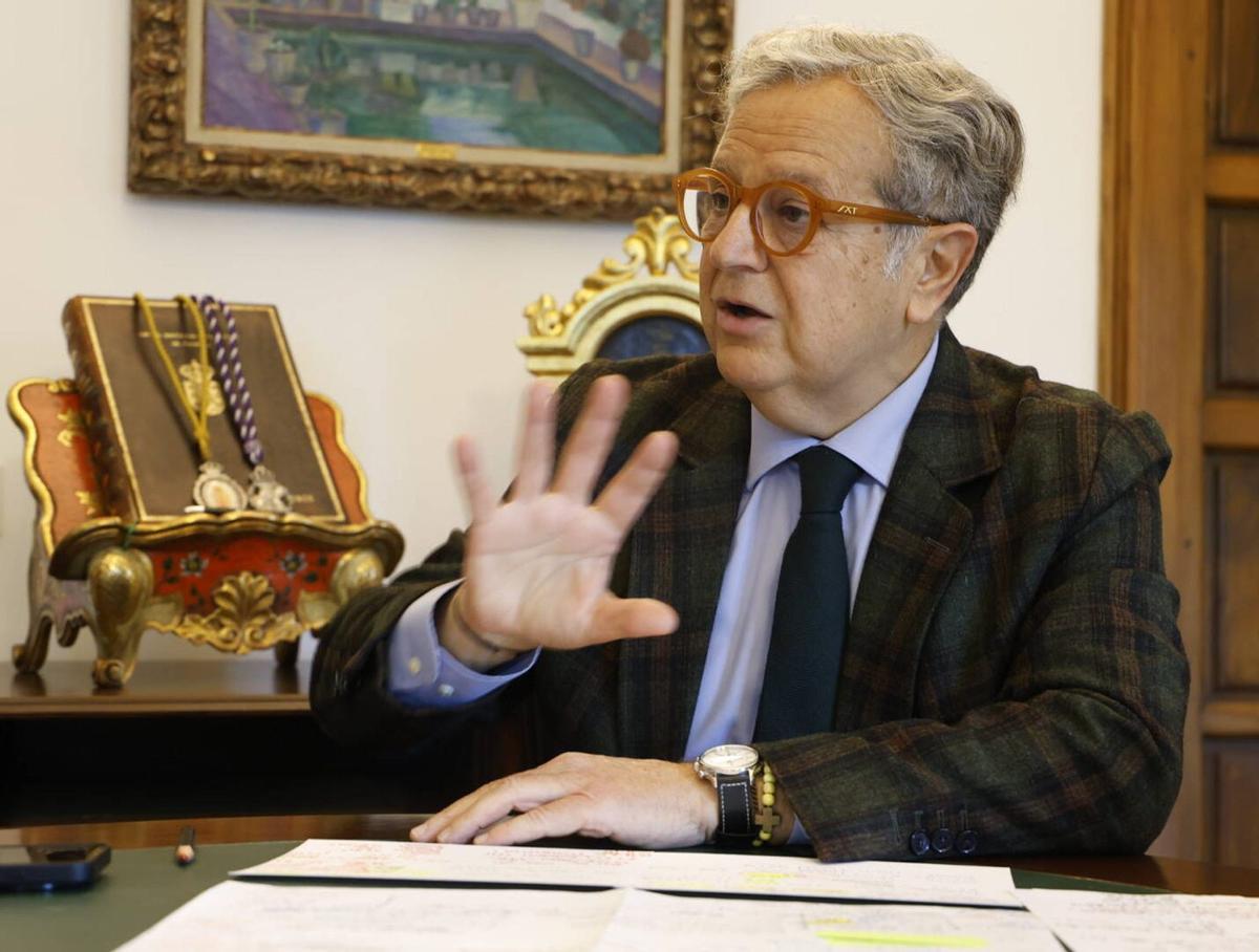 Salvador Fuentes, en su despacho en el Palacio de la Merced.  | VÍCTOR CASTRO