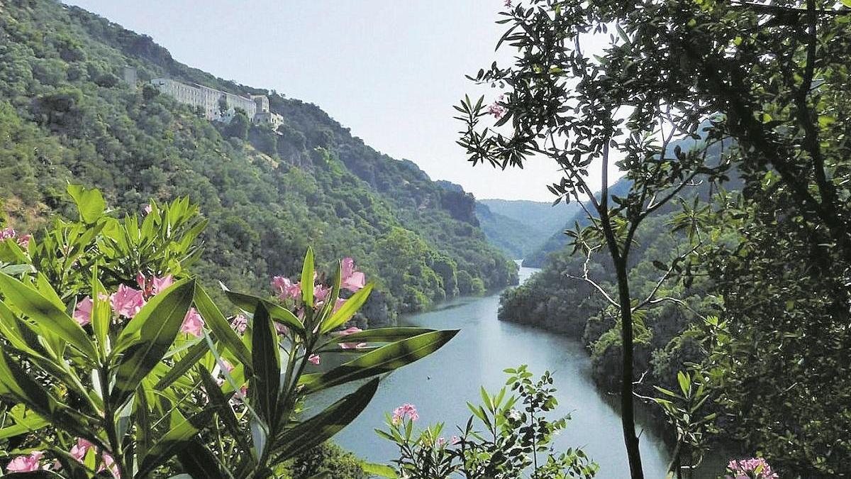 Vista del río Bembézar a su paso por Hornachuelos.