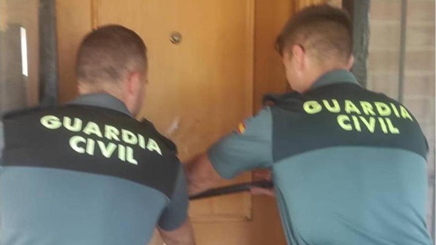 La Guardia Civil rescata a un hombre que se desvaneció en su casa en Hondón de las Nieves