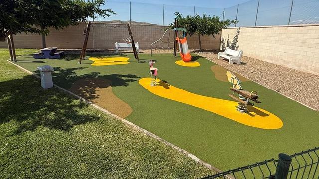 El ayuntamiento de Lumpiaque ha acometido mejoras en la escuela infantil y el parque infantil de las piscinas.