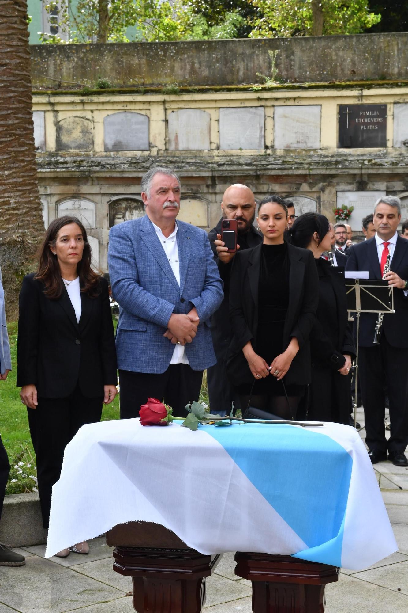 Recepción e enterro dos restos do pintor Francisco Miguel