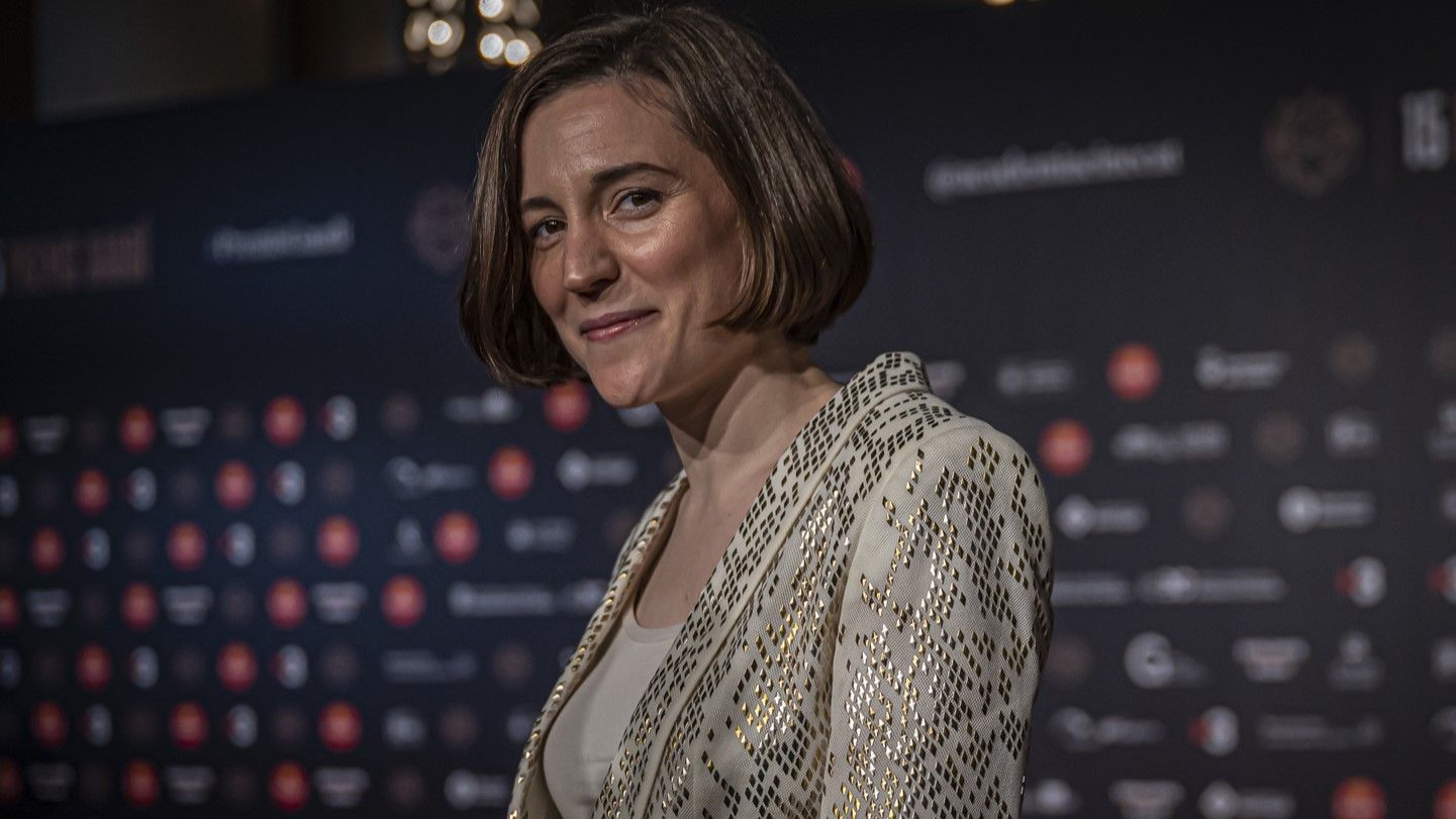 Carla Simón, directora de 'Alcarràs', a su llegada al MNAC, donde se han celebrado los premios Gaudí