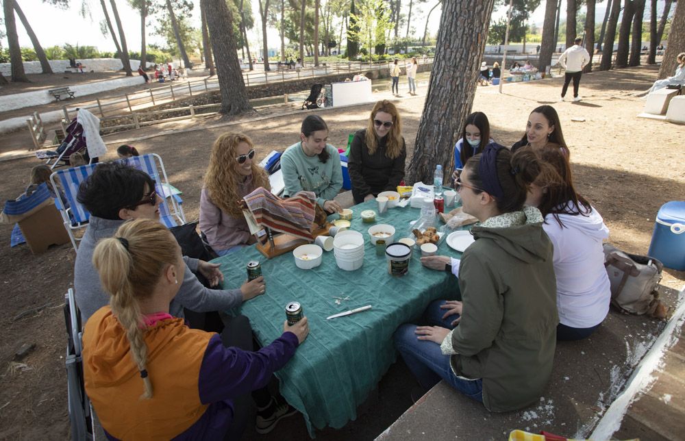 Lunes de Pascua en las zonas de ocio de Camp de Morvedre.