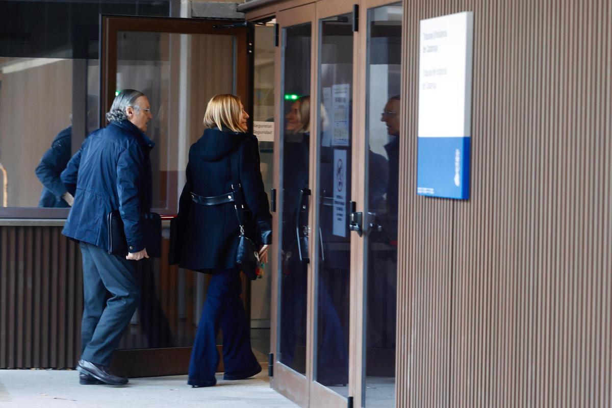 Salomé Pradas llega a los juzgados de Catarroja para el careo entre Jose Manuel Cuenca