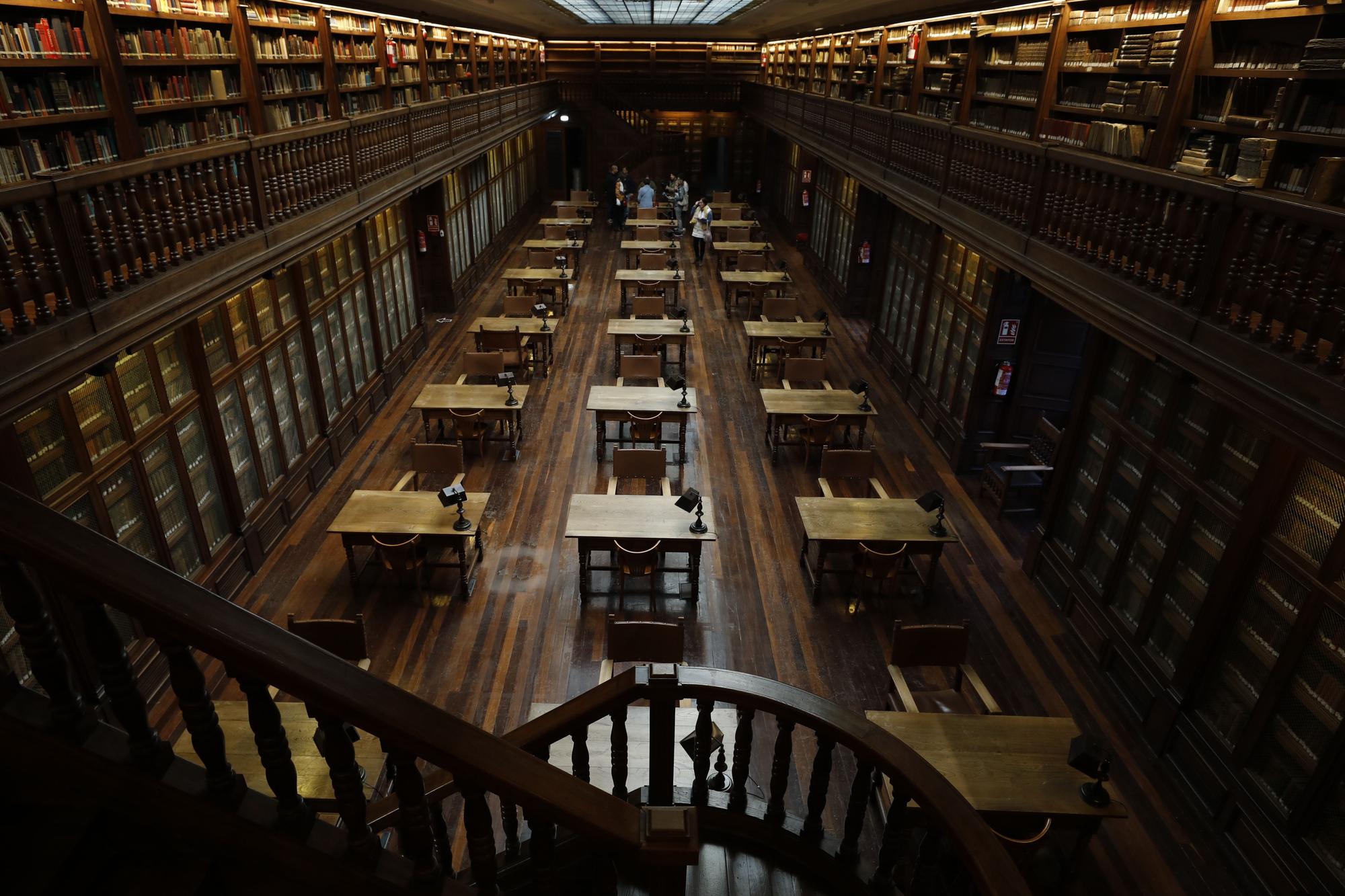 EN IMÁGENES: Los tesoros de la Universidad de Oviedo salen a la luz