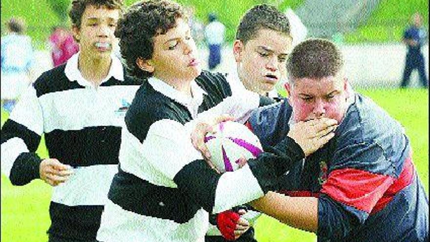 Un momento del encuentro disputado entre el Majadahonda RC y el Mareantes RC en categoría alevín.