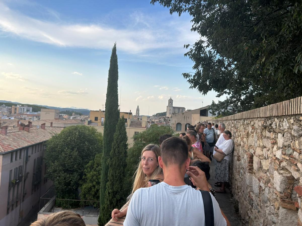 Girona veu apagar-se el Sol des de la muralla