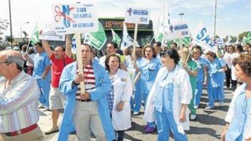 Más de 2.000 sanitarios vuelven a protestar contra los recortes