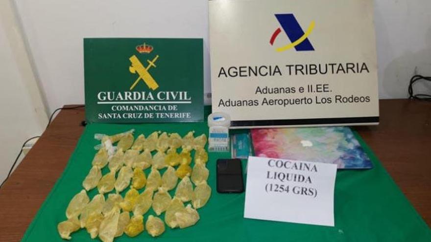 Interceptado en Los Rodeos un joven chicharrero con más de 1 kilo de cocaína líquida en su organismo