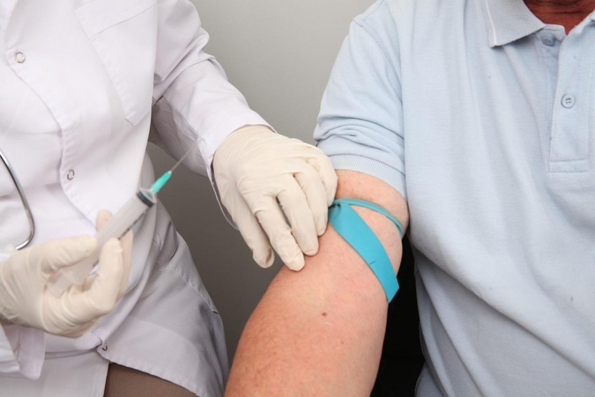 Los anticoagulantes tradiciones requieren analizar analíticas frecuentemente para ajustar la dosis.