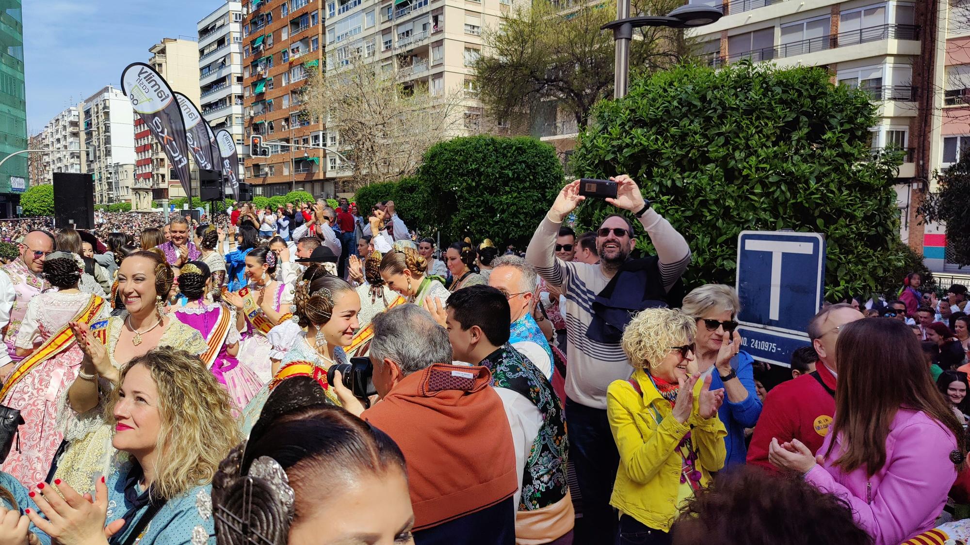 Las mejores imágenes de la 'mascletà' del 17 de marzo en las Fallas de Alzira