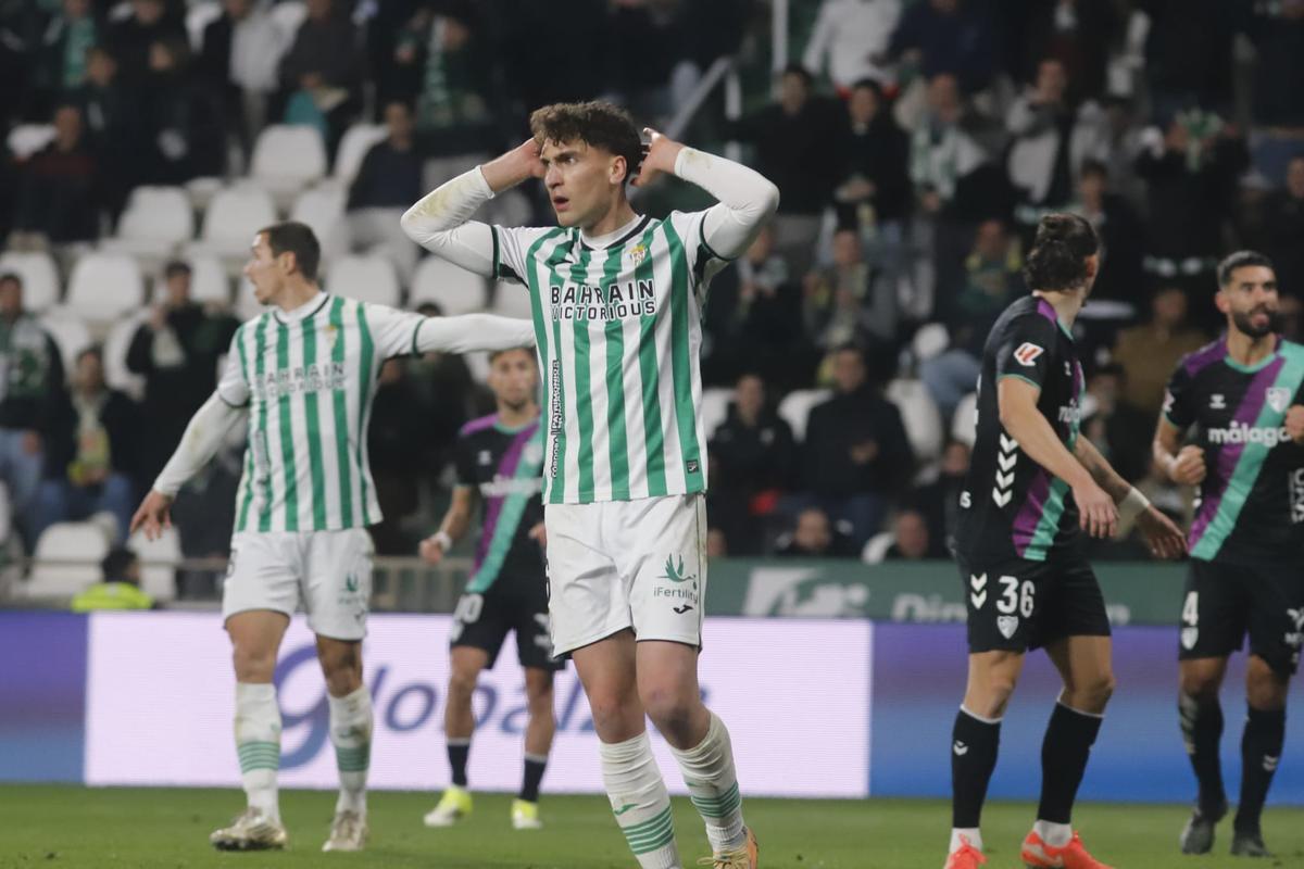 Percan, durante el derbi regional ante el Málaga en El Arcángel.