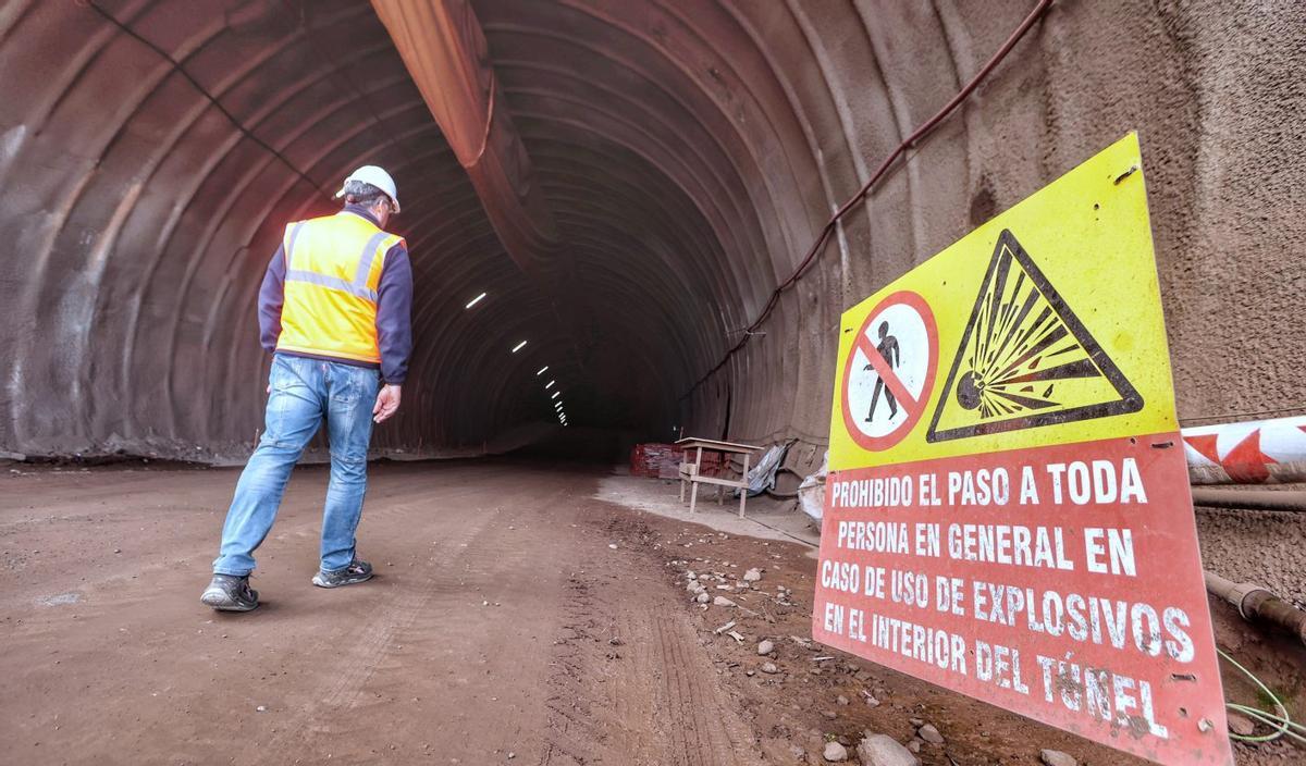 Túnel de Erjos en obras. | MARÍA PISACA