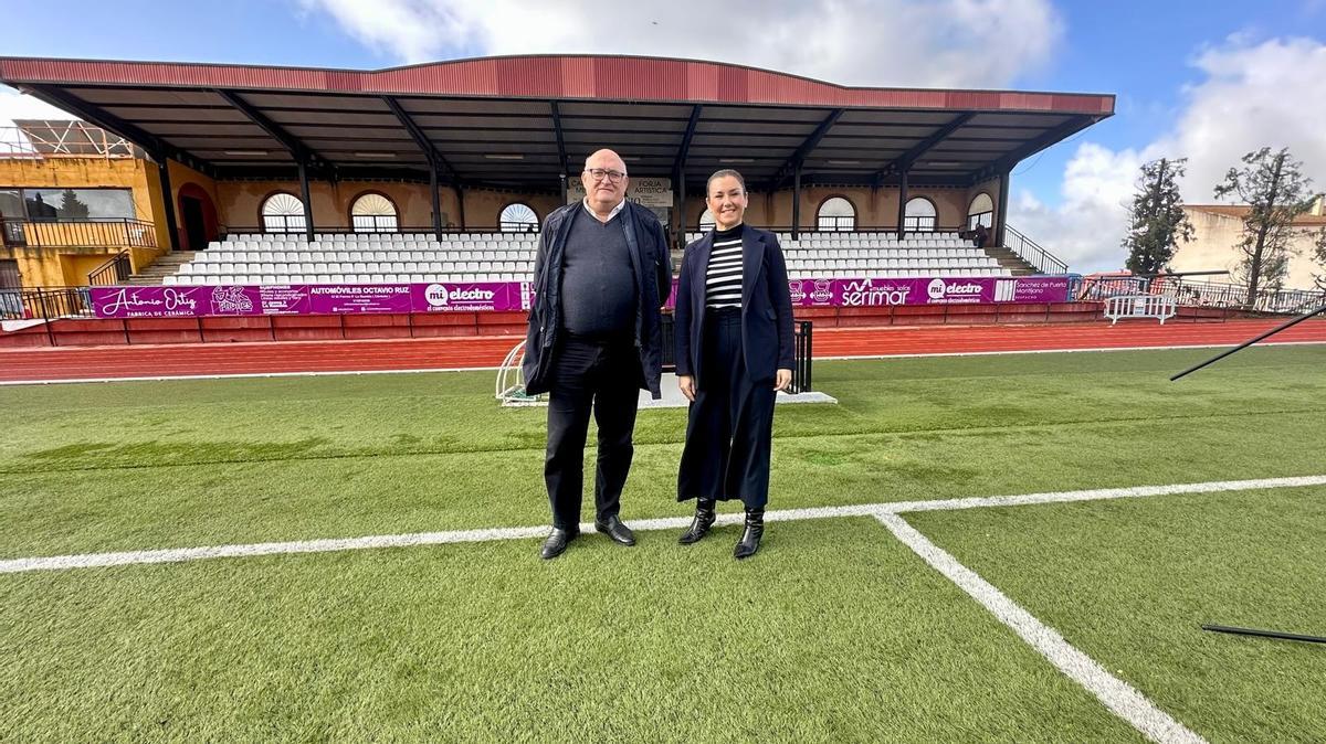 La delegada territorial de Justicia, Administración Local y Función Pública, Raquel López, junto al alcalde de La Rambla, Jorge Jiménez.