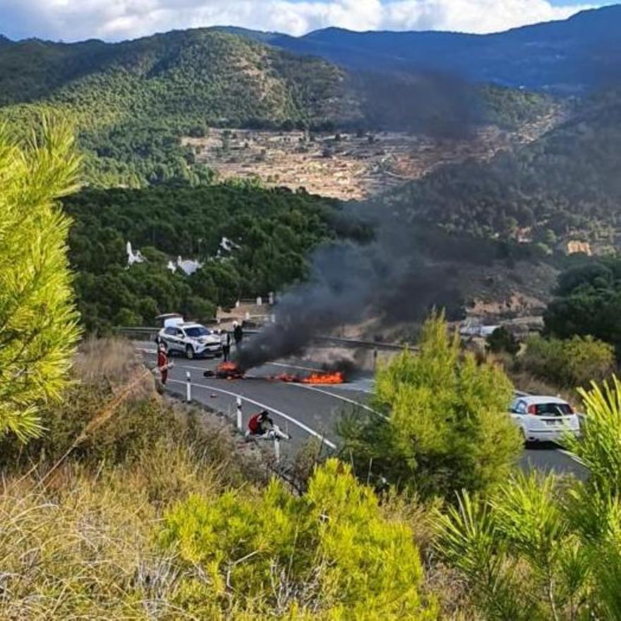 El accidente provocó que se cortase por un tiempo la carretera