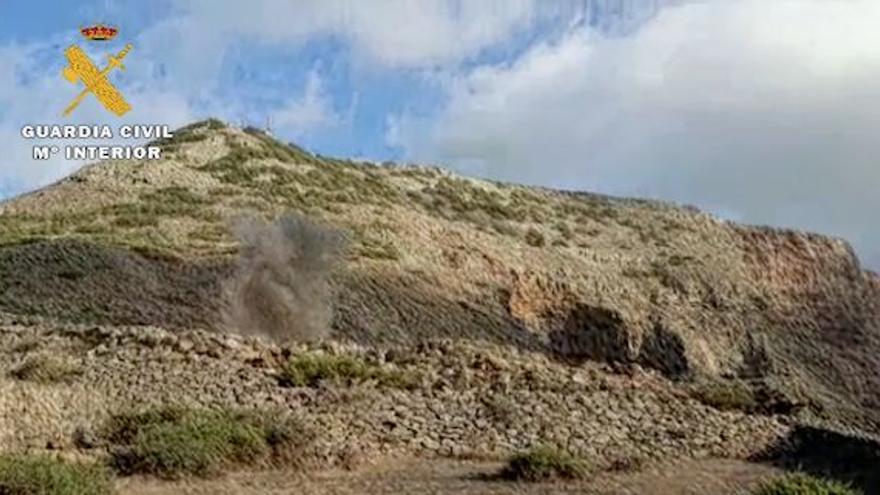 La Guardia Civil destruye un proyectil de artillería en Lanzarote