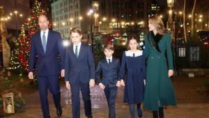Kate Middleton y el príncipe Guillermo de Gales junto a sus hijos.
