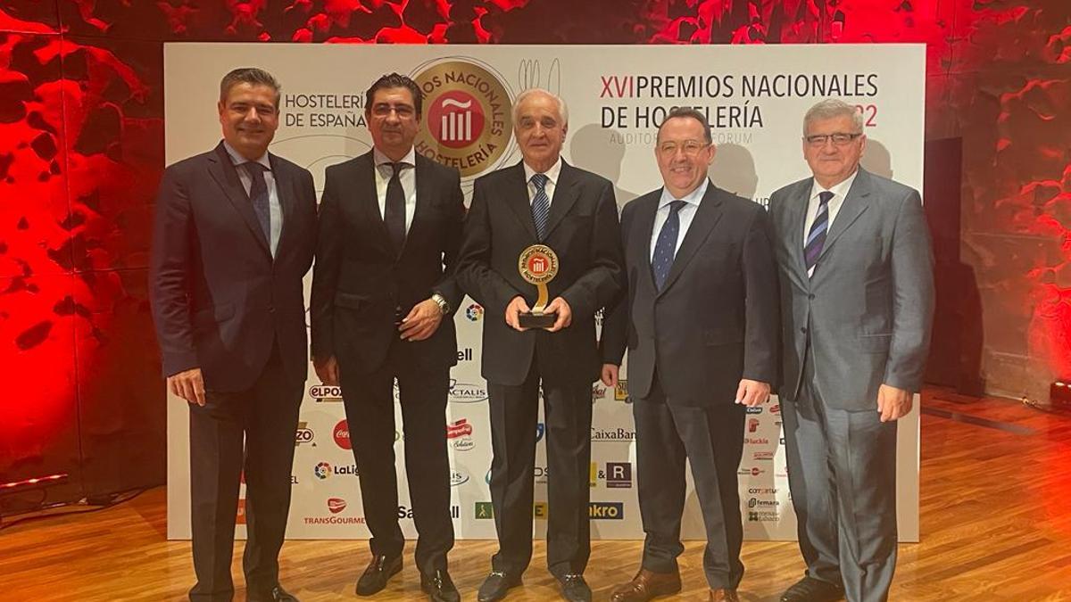 José Ángel Subirá Castillón recibiendo el 'premio a la persona'