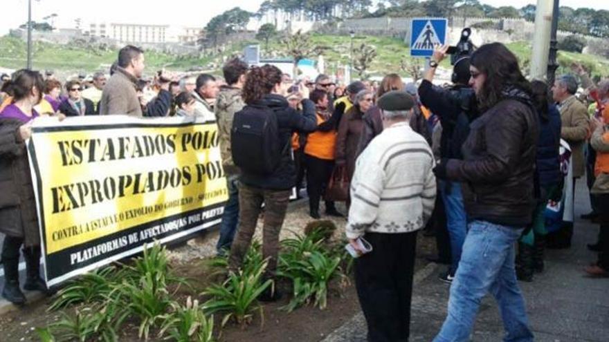 Los afectados llevaron sus protestas a Baiona // Patricia Pedrido