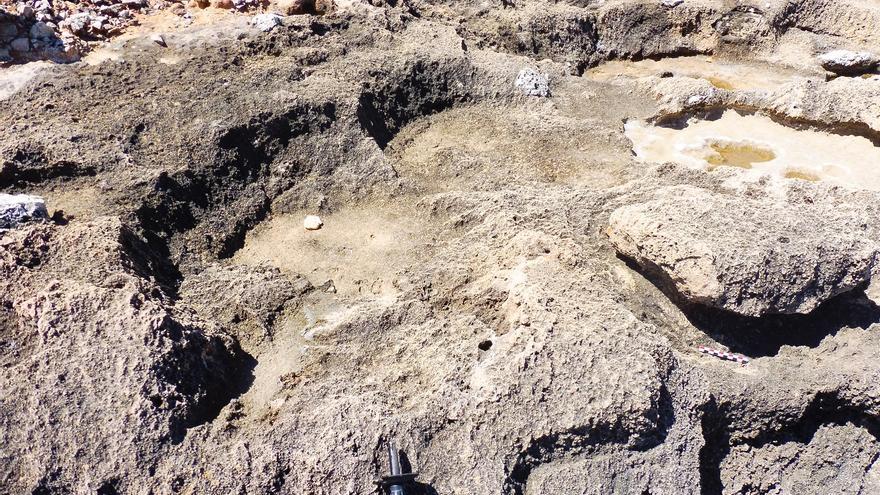 Descubren una cantera de piedras de molino en la cala de l&#039;Aiguadolç de Dénia