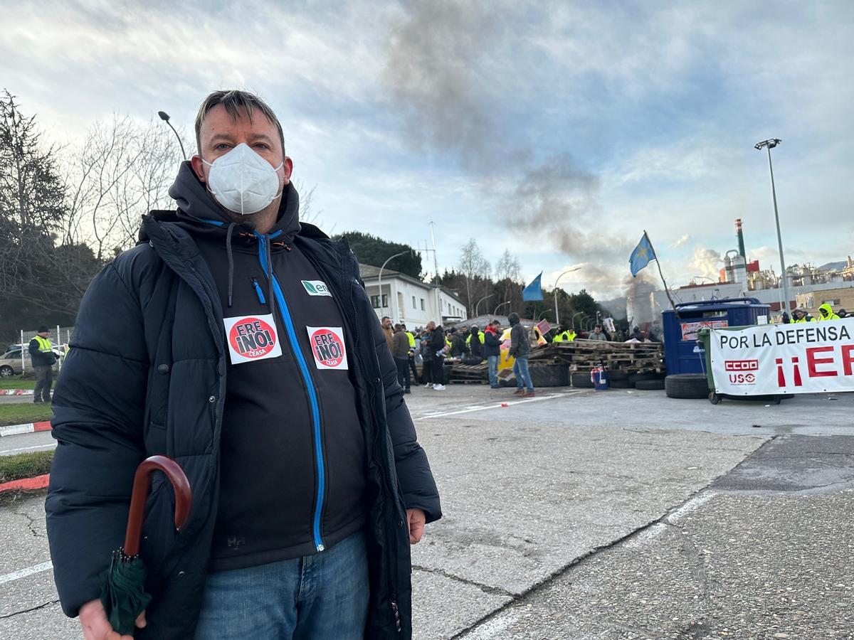 Javier Díez, en la primera concentración por la huelga de la plantilla.