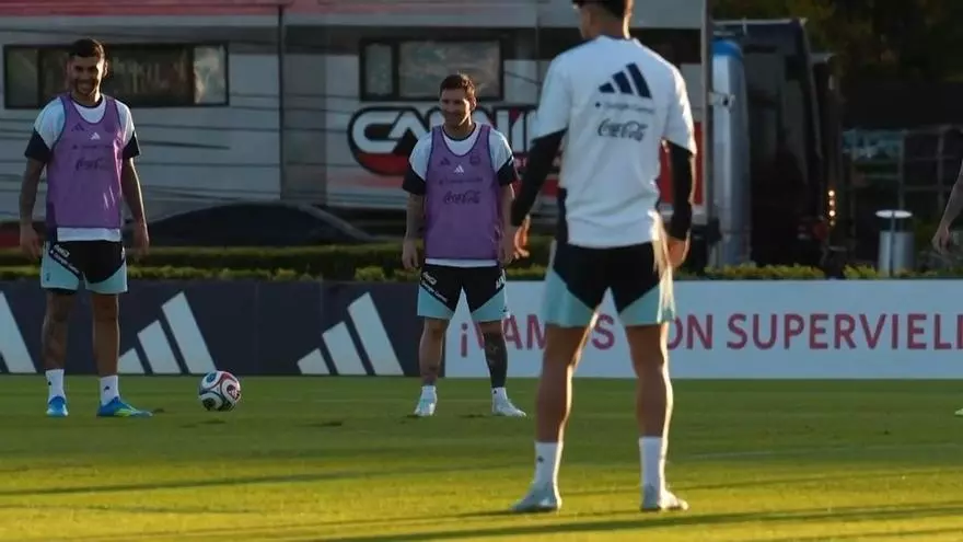 Leo Messi se prepara con la selección argentina para los amistosos frente a Mauritania y Zambia