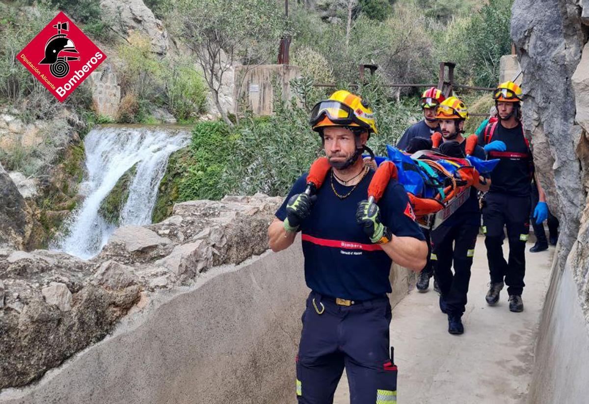 Bomberos rescatan a una mujer en las Fuentes del Algar