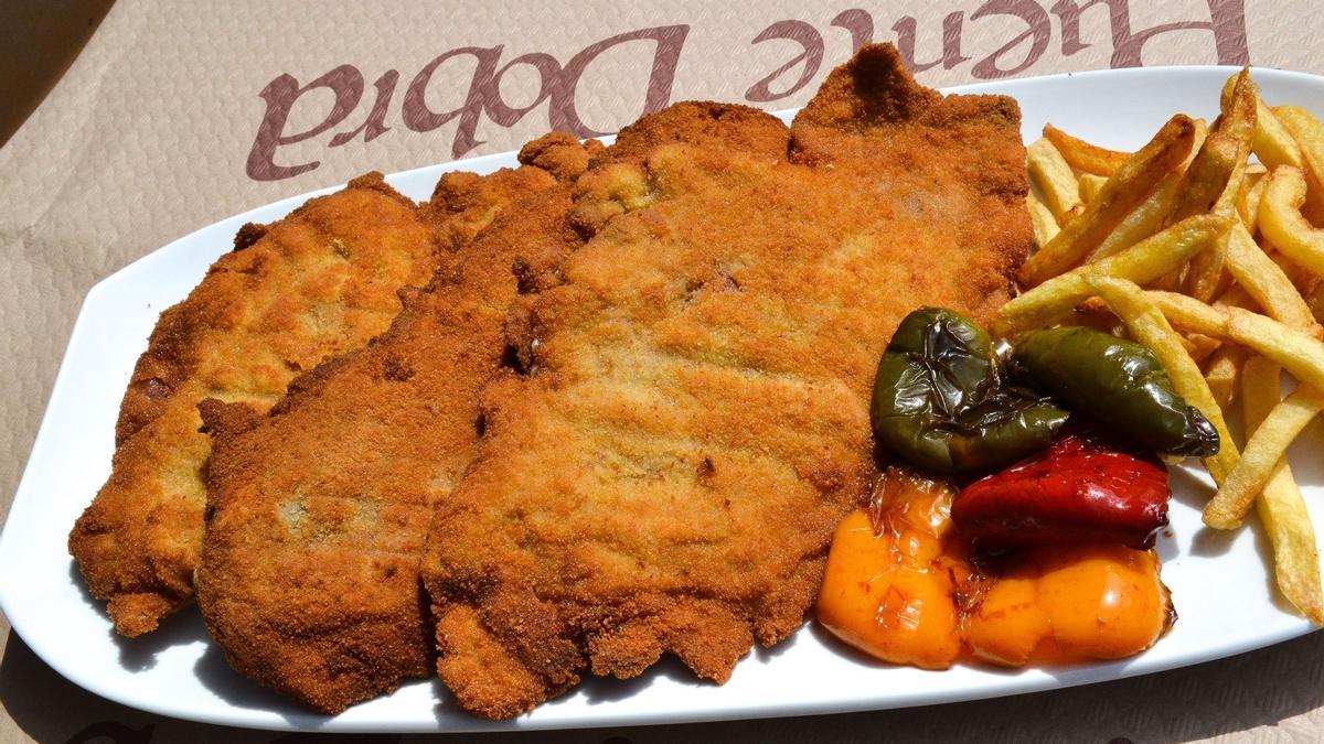 Un típico plato de cachopo.