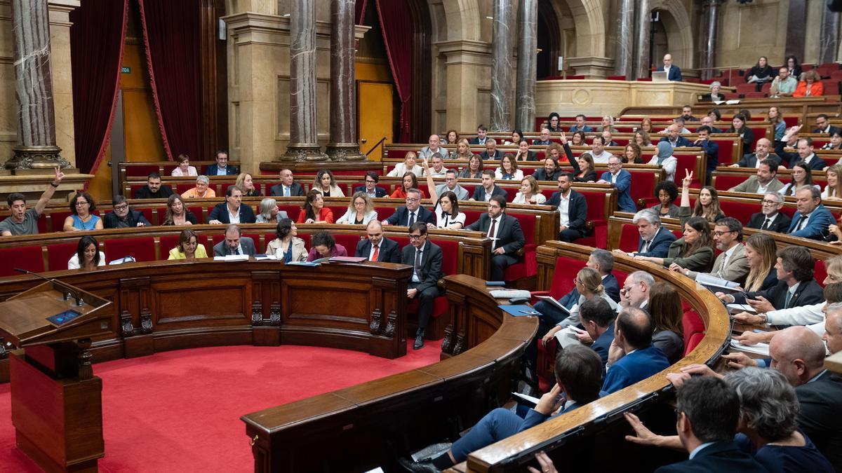 Vista general durante una votación en un debate de Política General en el Parlament de Cataluña.