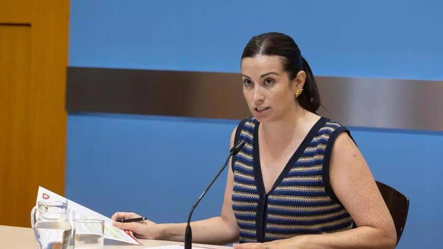 Colocan una pegatina pidiendo la dimisión de una concejala del PP de Zaragoza en la casa de su madre: "Reivindicar es legítimo, señalar no"
