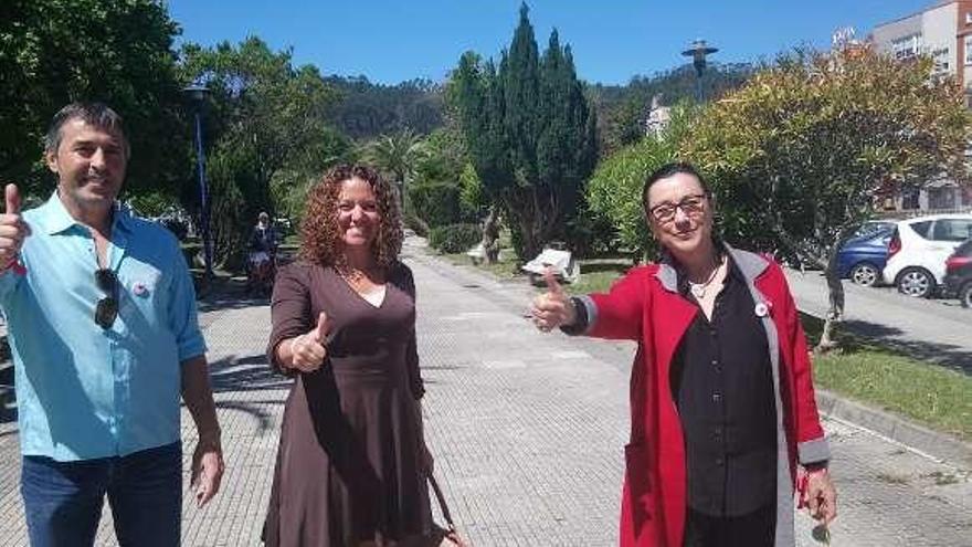 Nando Quinteiro, Ana Belén Martín y Maica Larriba, en Cangas. // FdV