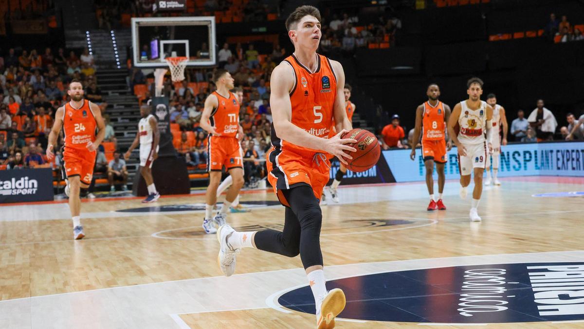 Sergio de Larrea penetra a canasta en el anterior partido de la EuroCup jugado contra el Reyer Venezia