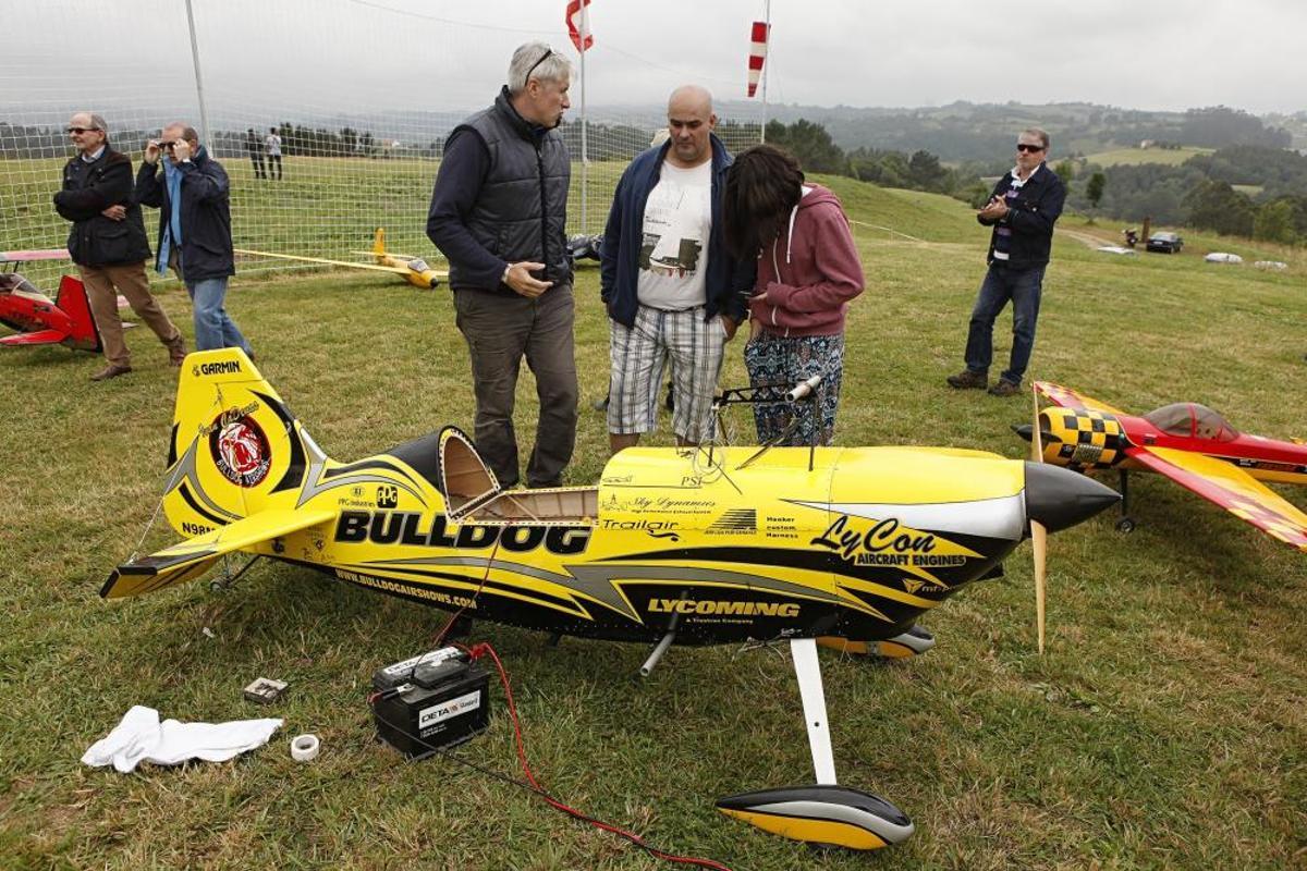 Inauguración de la pista de aeromodelismo del monte Pica Corros, Cenero