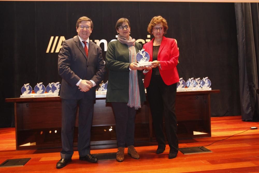 Beatriz Rodríguez, de relojería González en Vigo, recibe su premio // J.Lores