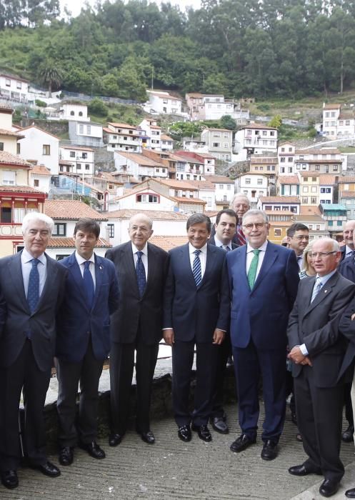 Javier Fernández recibe el galardón "Amuravela de Oro" en Cudillero