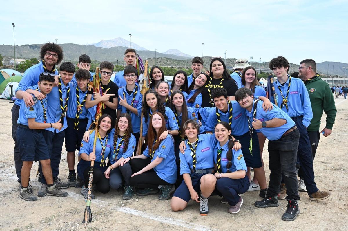 Una marea azul del uniforme scouts inunda El Campello transmitiendo valores y respeto al medio ambiente