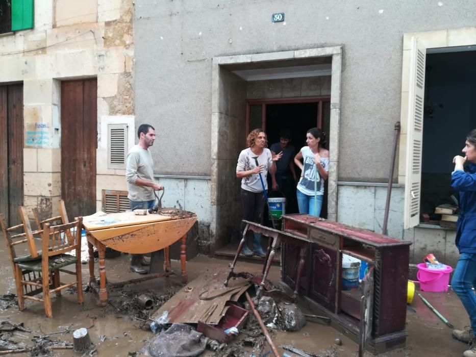 Calles y viviendas destrozadas tras las inundaciones en Sant Llorenç